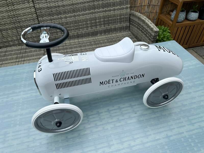 Retro loop auto Moet & Chandon